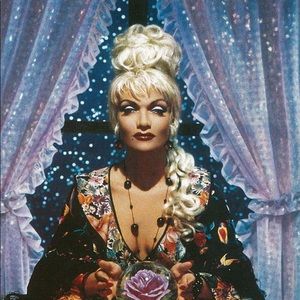 Meet your Posher, Annie